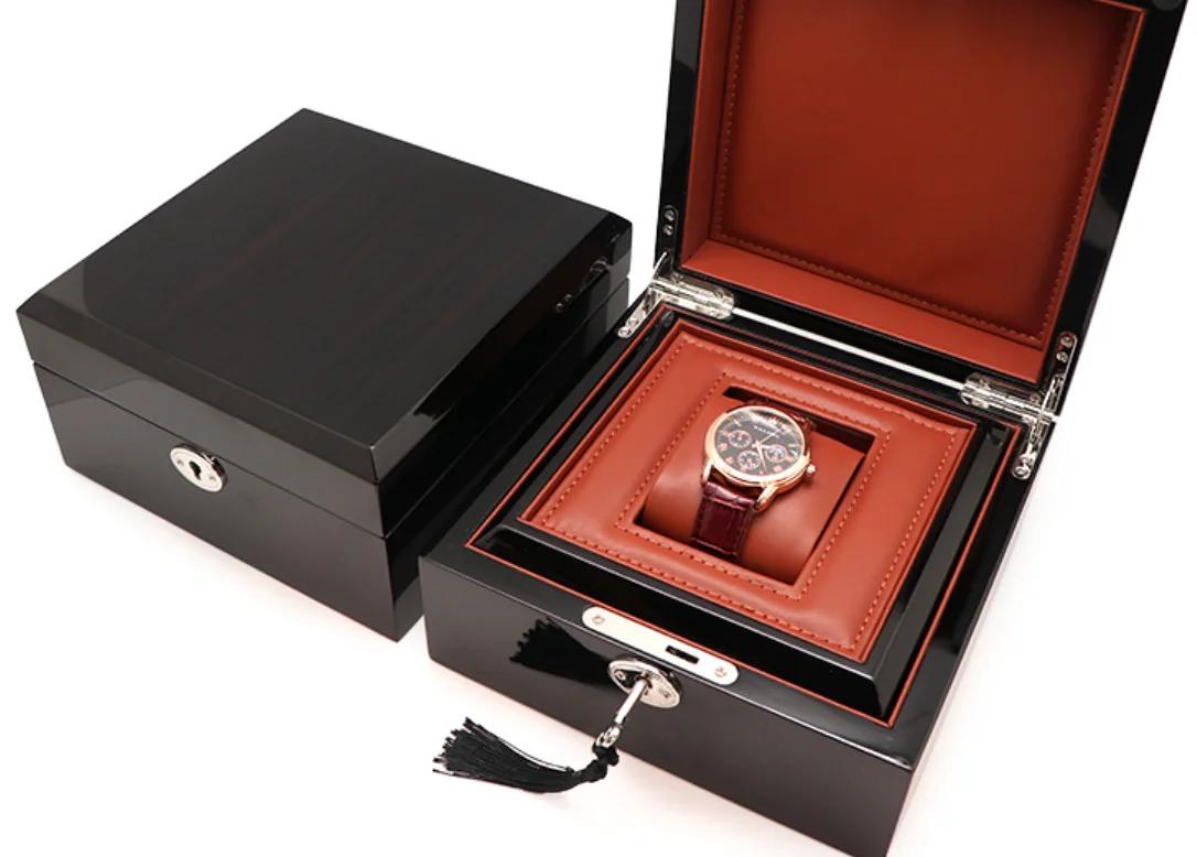 Scatola portaorologio singolo laccata con serratura — vista dettagliata